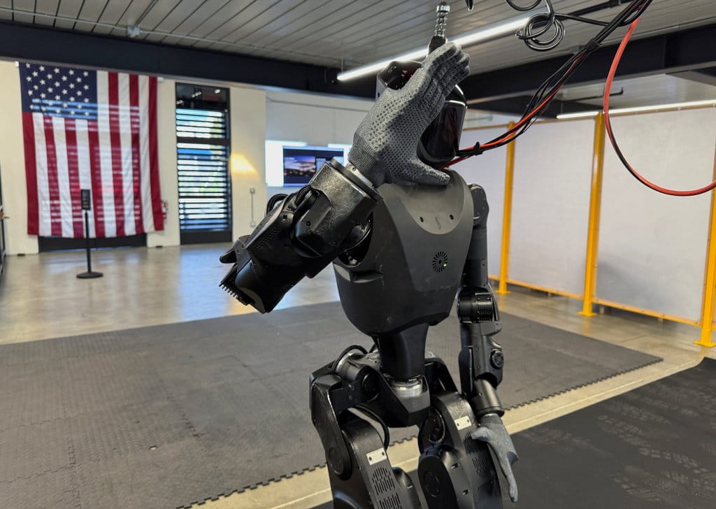 Eric Trump Danai Robot Tempur Phantom, Picu Debat Etis