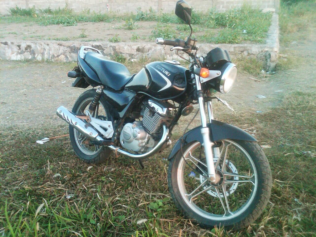 Suzuki Thunder Si Musuh SPBU dan Keunggulan Tangki Besarnya