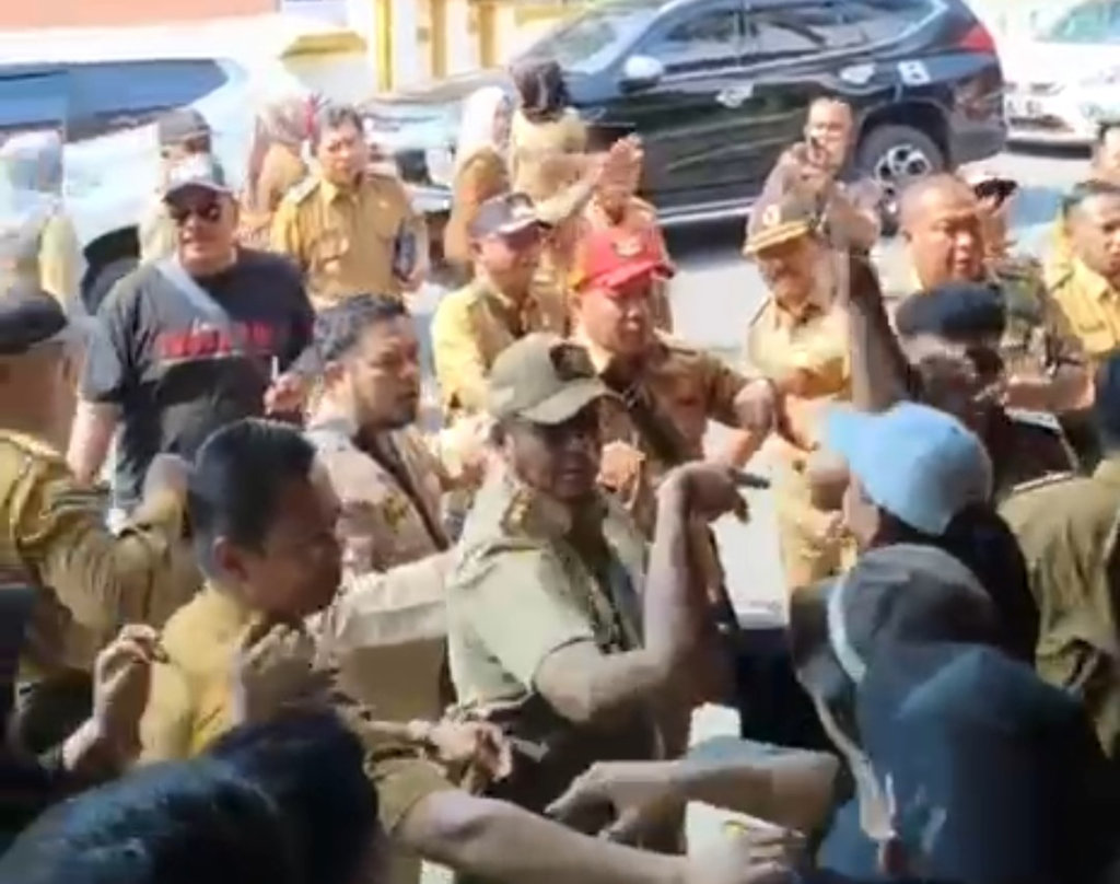 Verifikasi Demo Pinjaman Rp786 Miliar dan Cekcok di Jember