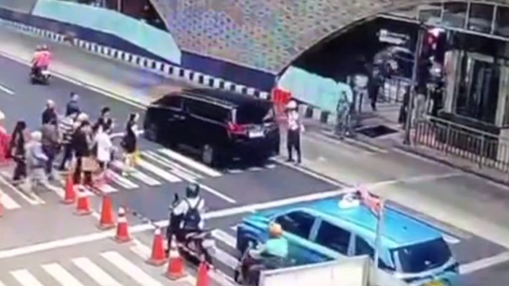 Polisi Pengemudi Alphard Sujud ke Satpam HI, Sanksi Etik Lanjut