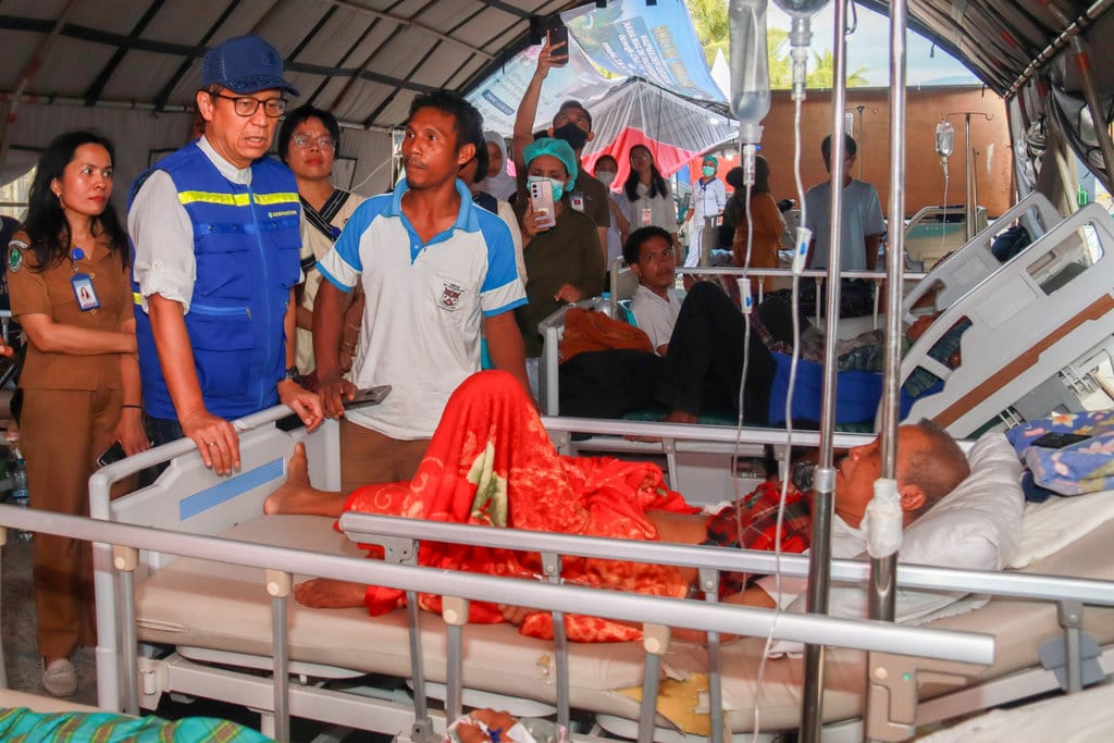 Dua Rumah Sakit Lapangan Beroperasi untuk Penyintas Gempa Flores
