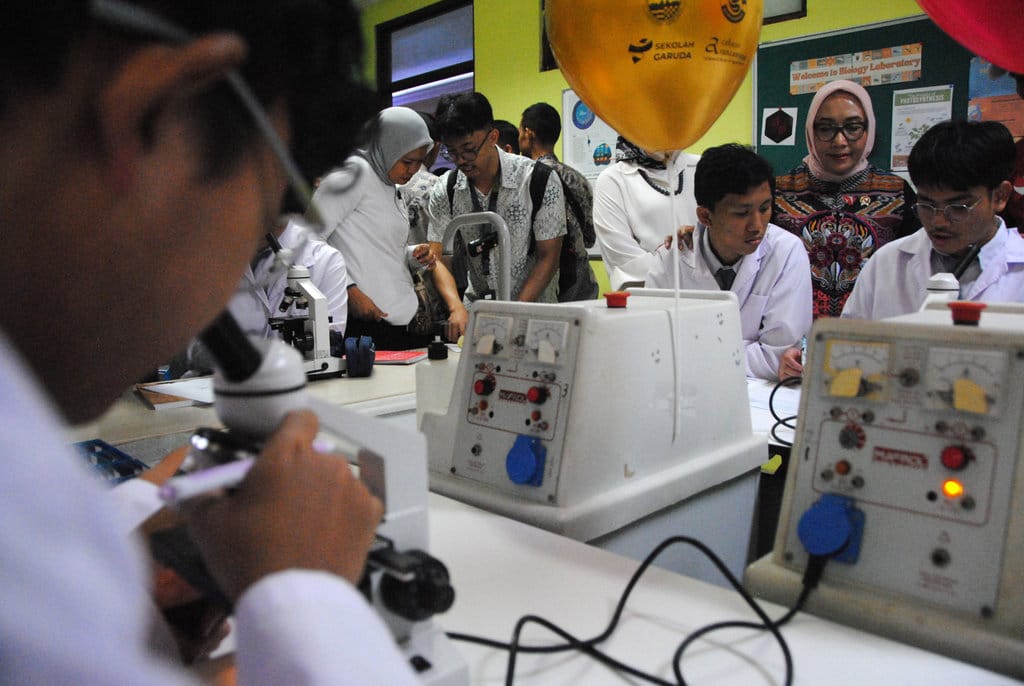 Model Pendidikan URI dan Jalinan dengan Sekolah Unggulan Garuda
