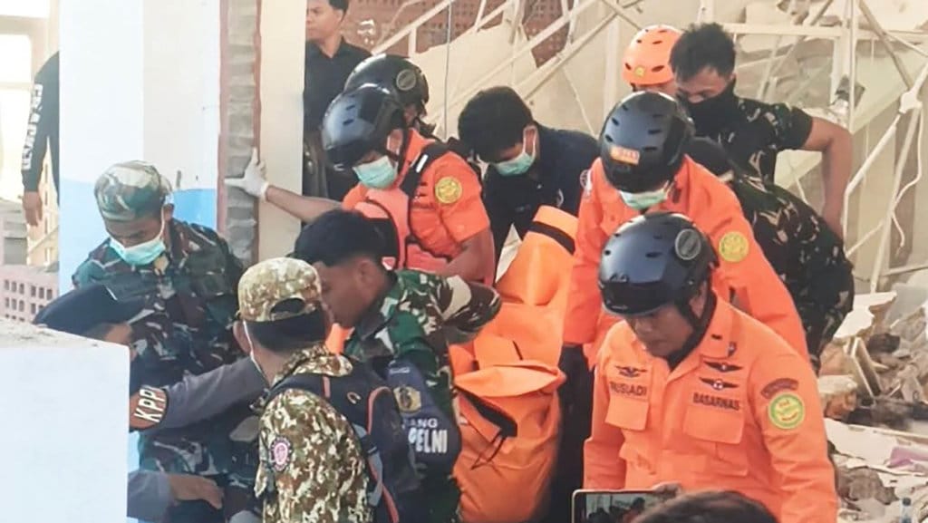 Gempa M7,7 di Sikka NTT: Satu Warga Meninggal, Listrik Padam