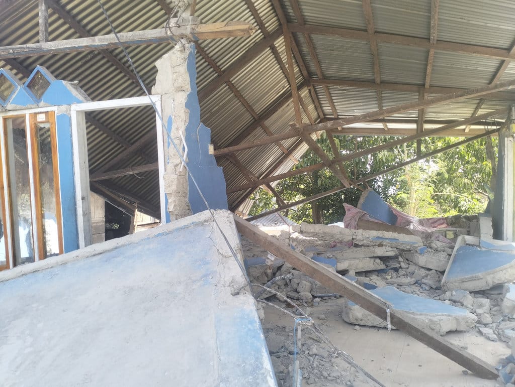 Gempa Guncang NTT, Warga Golo Lanak Bertahan di Tengah Reruntuhan