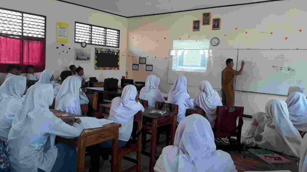 Pemerintah Siapkan Rp31 Triliun untuk Alih Status Guru PPPK Paruh Waktu