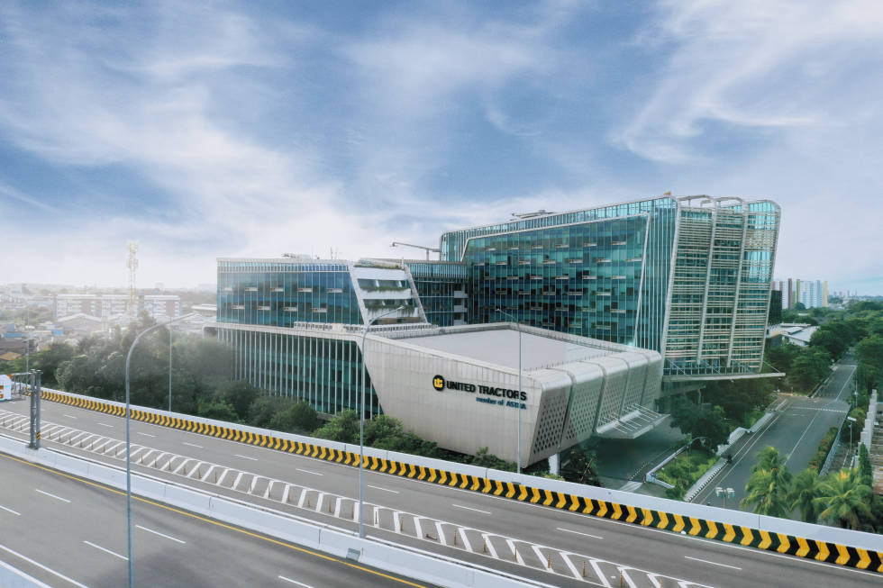 United Tractors Bukukan Laba Rp956 Miliar pada Semester I 2026