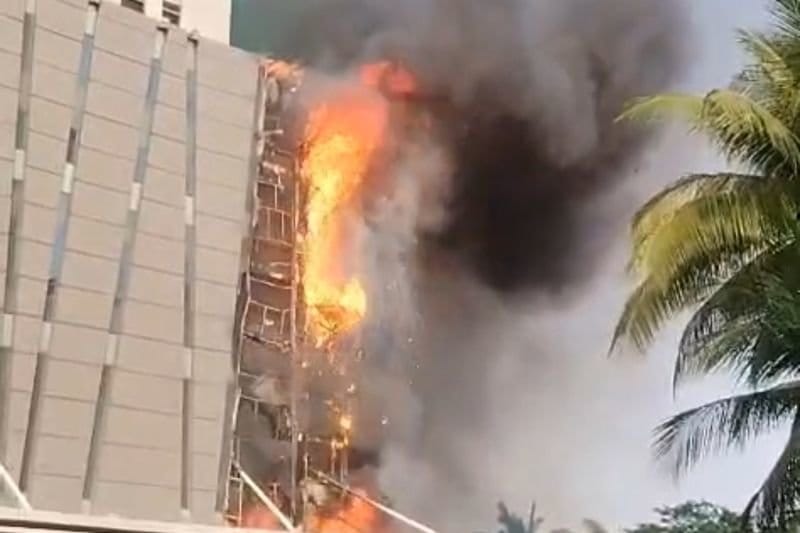 Korsleting Listrik Diduga Jadi Pemicu Kebakaran Hotel Pullman