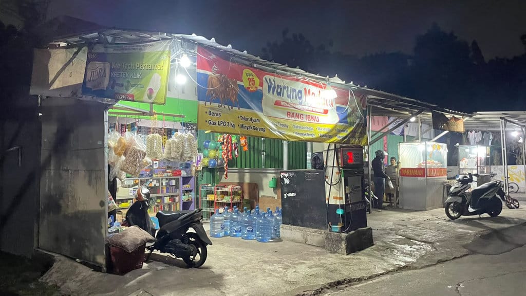 Lampu yang Tak Pernah Padam: Fenomena Warung Madura 24 Jam