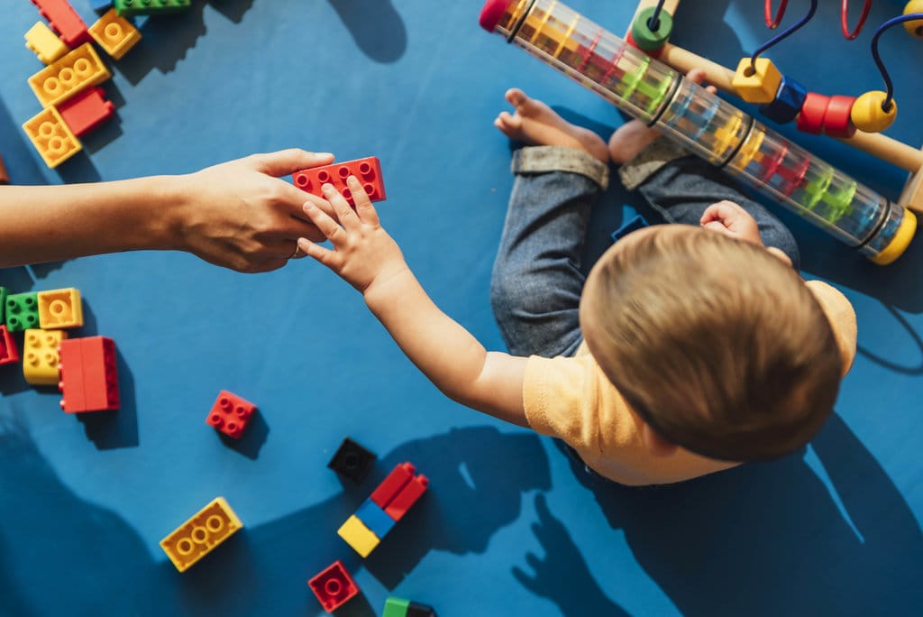 8 Pilihan Kado Aman untuk Anak Laki-Laki Usia 1 Tahun