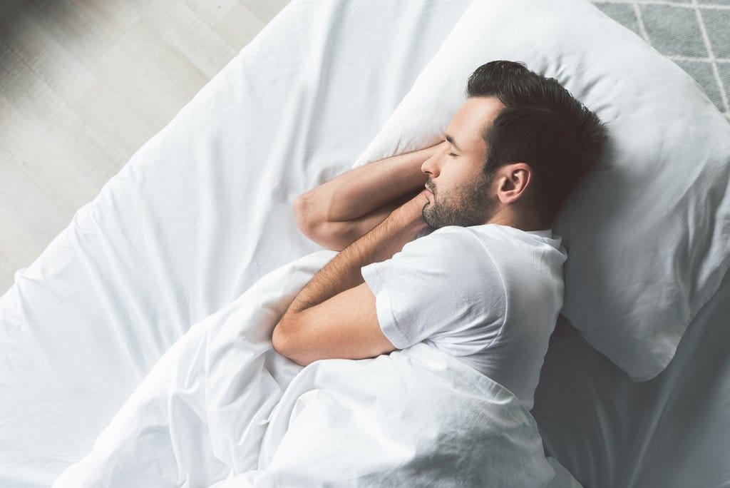 Salah Bantal Bikin Leher Nyeri? Ini Fakta Tinggi Bantal Ideal