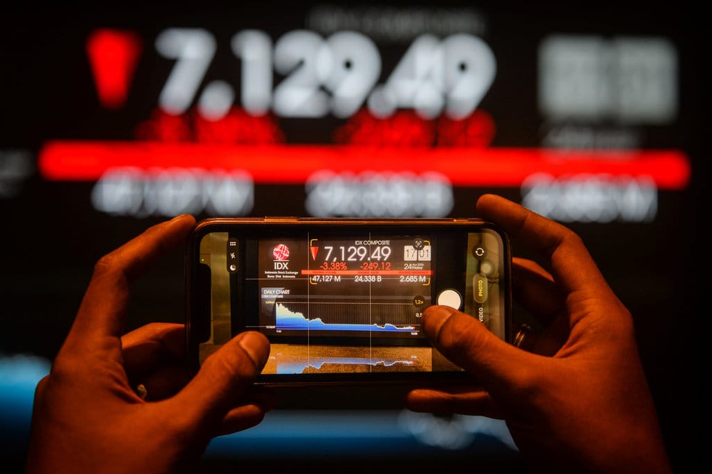 Rupiah Melemah Tipis, IHSG Menguat di Pembukaan Perdagangan Pagi