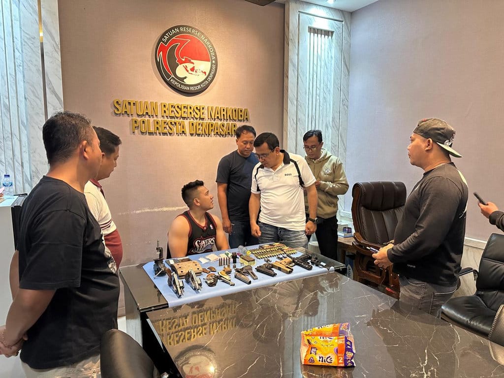 Polresta Denpasar Sita Senpi dan Narkoba di Rumah Pelatih MMA
