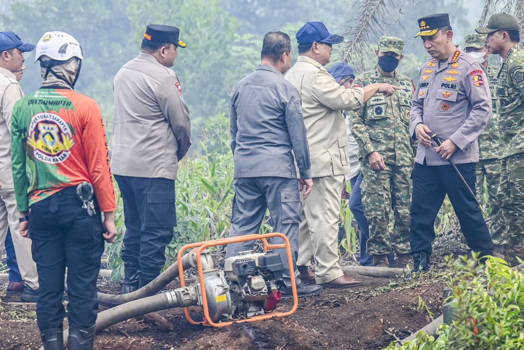 Prabowo Minta Perda Izin Bakar Lahan Direvisi, Pemerintah Siapkan Alat Berat