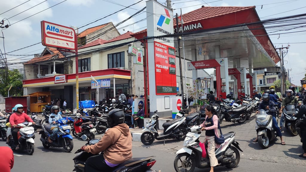 Pertamina Operasikan 52 SPBU 24 Jam di Bali Tekan Antrean BBM