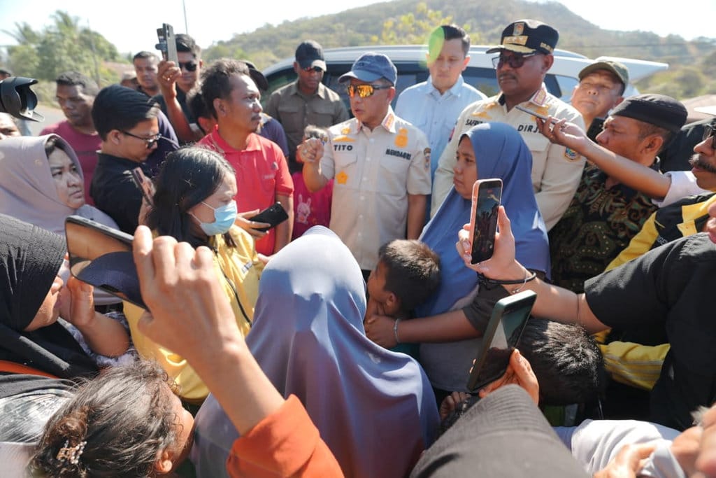 Tito Karnavian Tinjau Penanganan Gempa di Ende, Fokus Pemulihan Listrik