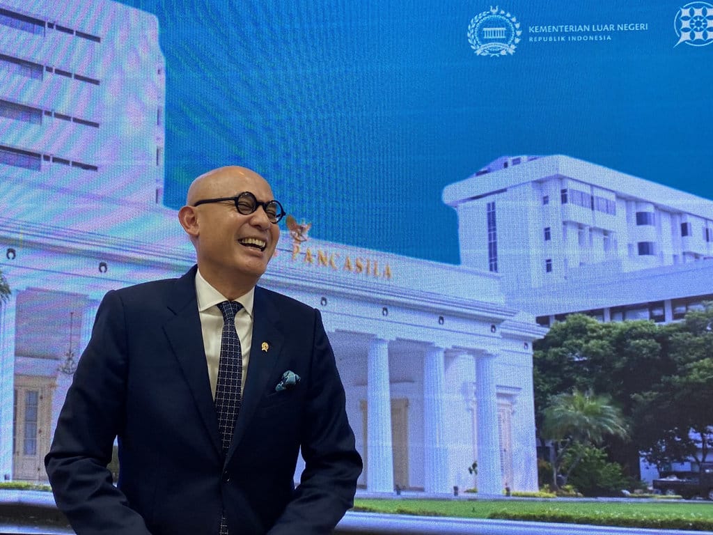 Politik Luar Negeri Indonesia Berpijak pada Konstitusi, Bukan Selera Pejabat