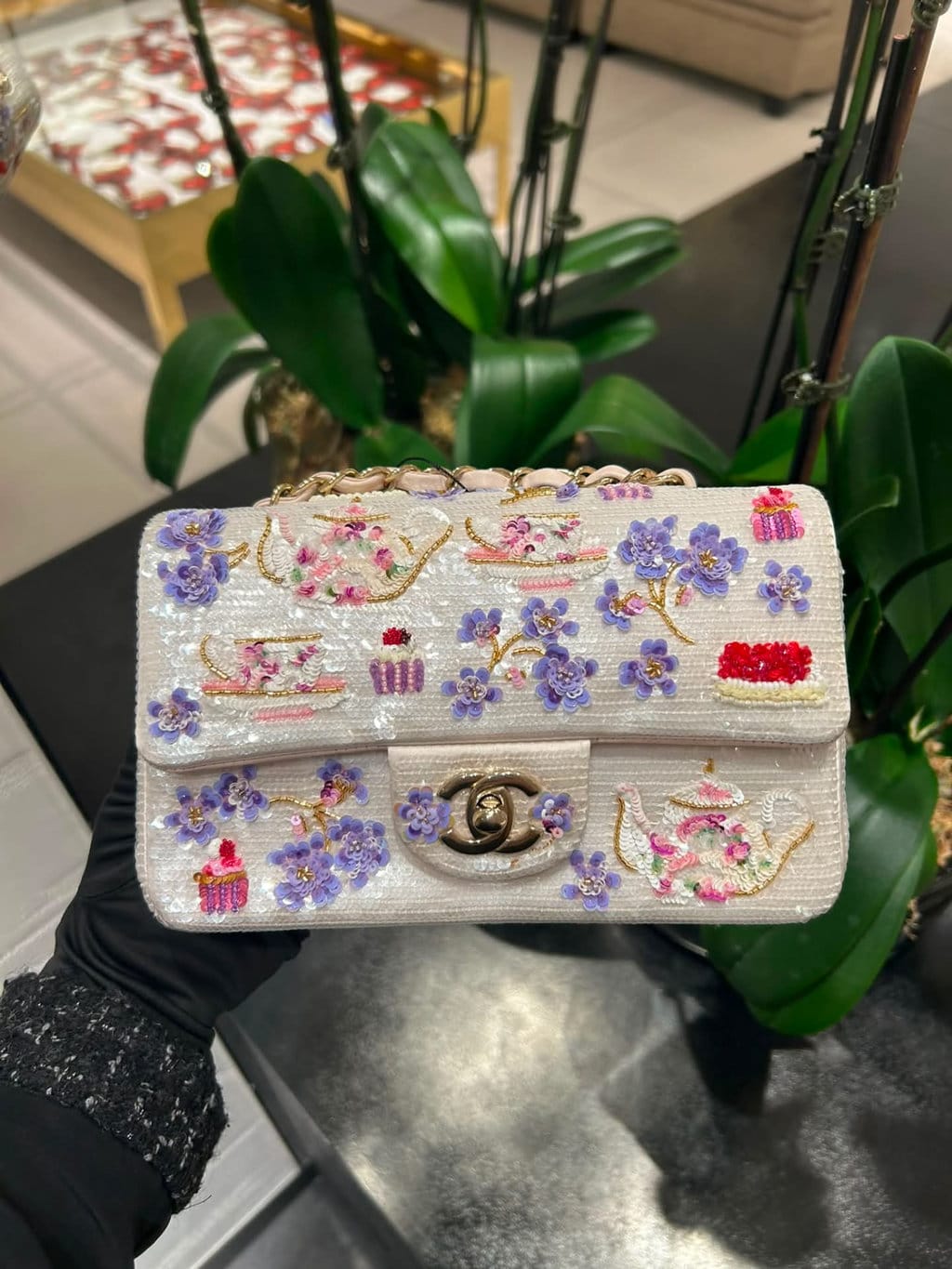 Tas Chanel Metiers d'Art 2024 Bermotif Teko: Karya Langka Bernilai Ratusan Juta