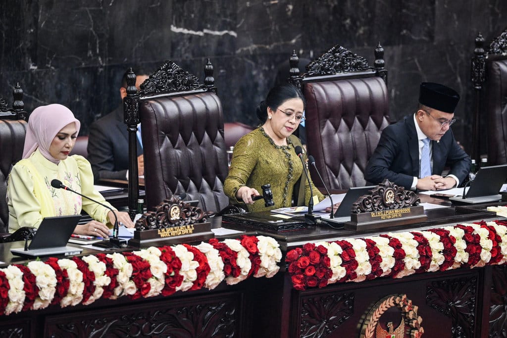 Verifikasi Klaim 28 RUU Jadi UU dan Partisipasi Publik DPR