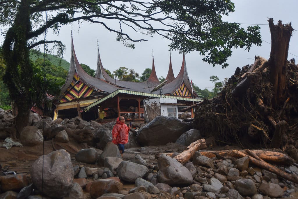 Banjir Berulang Sumbar: 6.000 Hektare Hutan Hulu Hilang