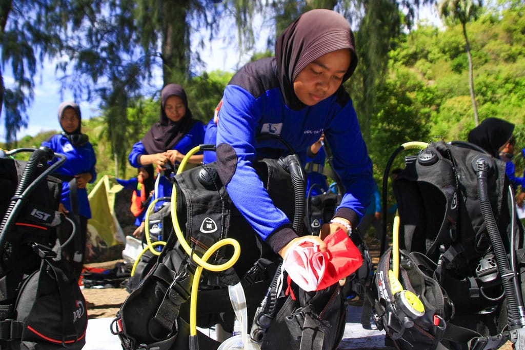 Dedek Kibarkan Bendera di Laut Setelah Taklukkan Rasa Takut