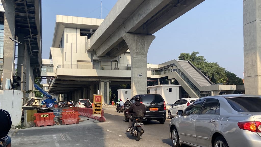 Warga Harapkan Ruang Jalan dan Trotoar Nyaman di Bawah LRT Velodrome-Manggarai