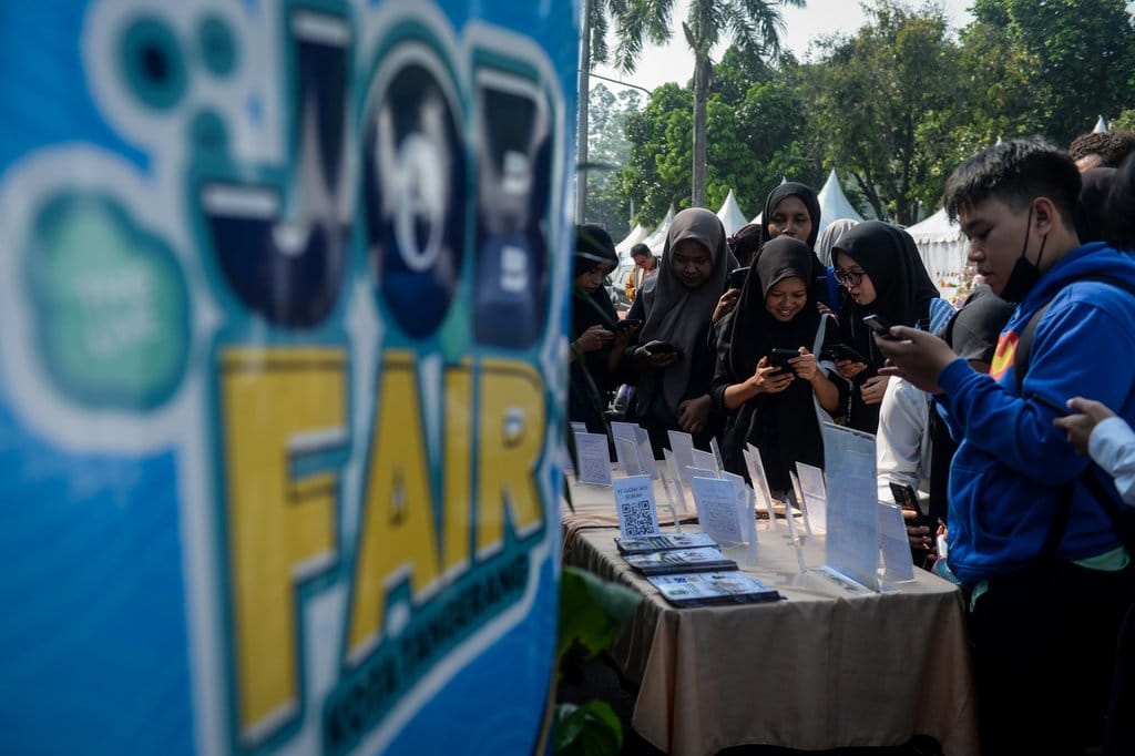 Melimpahnya Prodi Bukan Penyebab Utama Lulusan Sulit Kerja