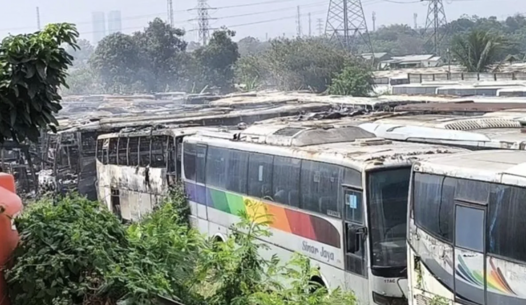 Damkar Bekasi Kerahkan Sembilan Armada, 50 Bus Hangus Terbakar