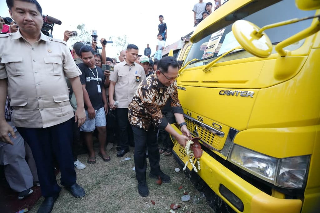 125 Truk Angkut 500 Ribu Genteng SNI untuk Program Gentengisasi Jawa Barat