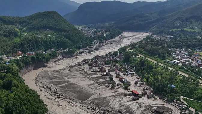Tim SAR Nepal Evakuasi Korban Banjir Bandang di Nuwakot