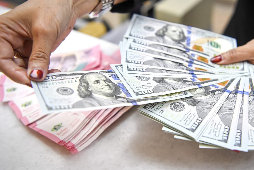 Rupiah Menguat ke Rp17.917, IHSG Ikut Naik di Pembukaan
