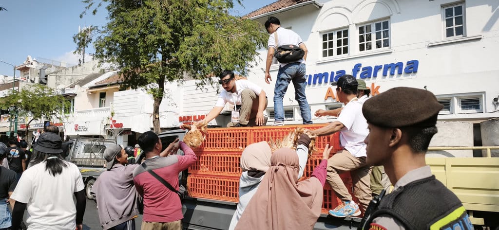 Verifikasi Aksi Bagi Ayam dan Telur Gratis di Malioboro Yogyakarta