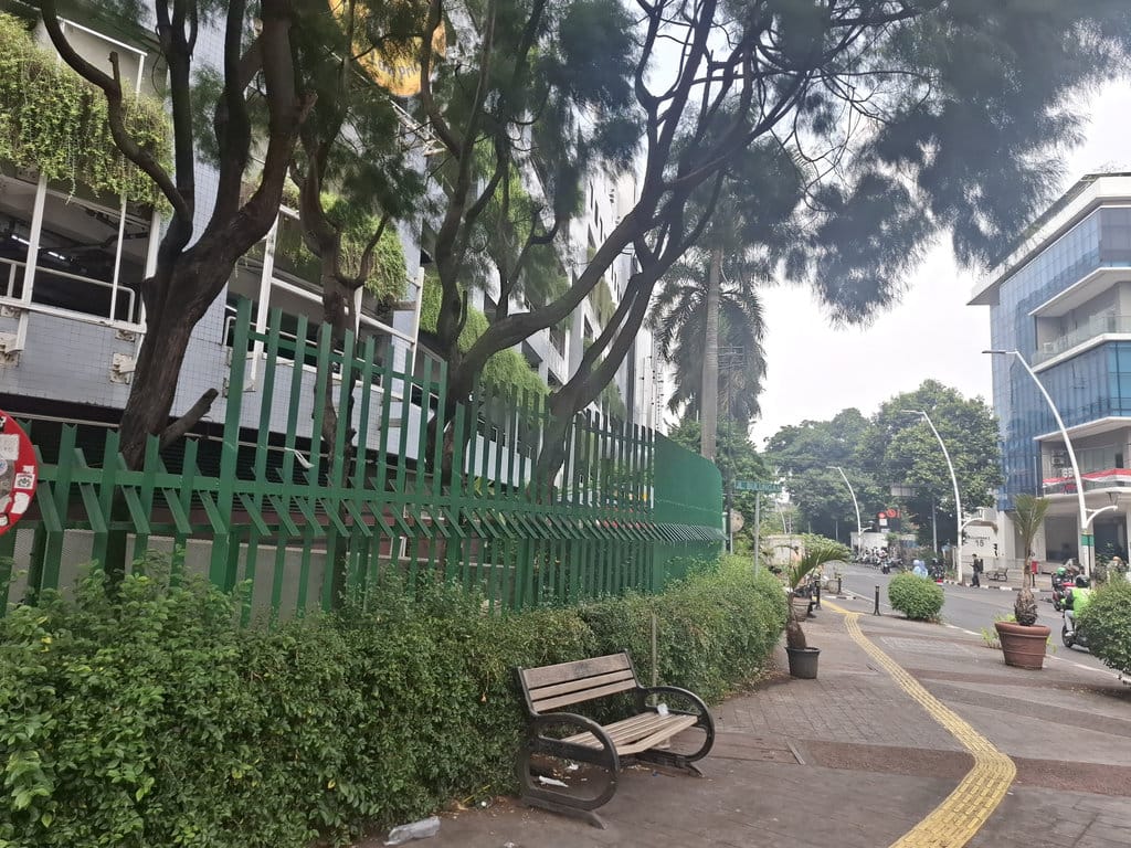 Verifikasi: Pagar Tinggi Mal dan Klaim Jaminan Keamanan Investasi