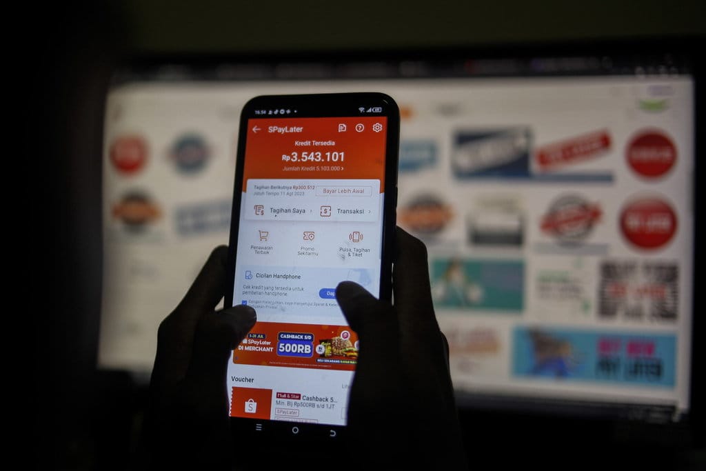 Verifikasi Klaim Paylater Bank: Masyarakat Terjerat Utang Konsumtif?