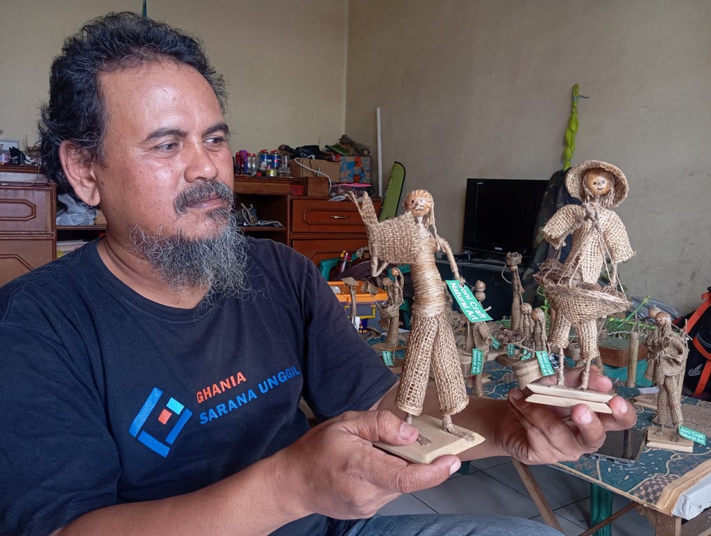 Verifikasi Klaim Abah Koko dan Figur Karung Goni Mendunia