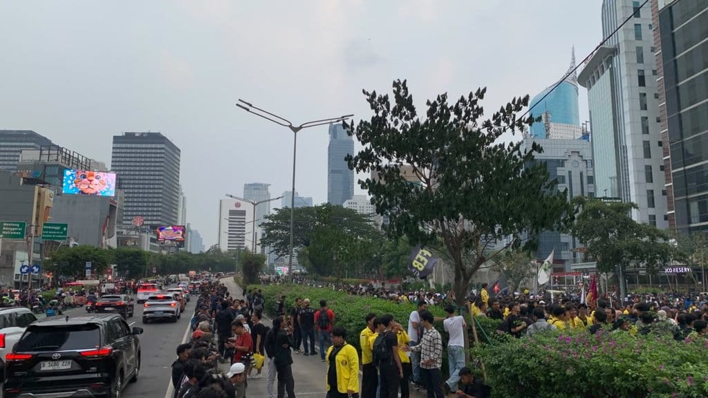 Demonstrasi di Bundaran HI, Lalin Arah Thamrin dan TransJakarta Ditutup