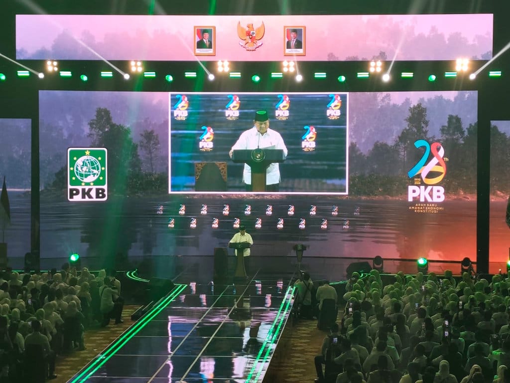 Prabowo Terharu Dapat Kejutan Kaos Prabowonomics di Harlah PKB