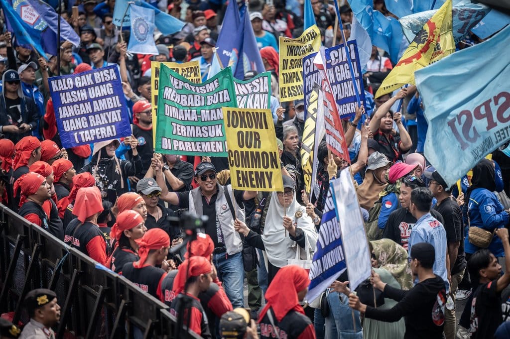 Solidaritas Buruh di Tengah Gelombang PHK dan Jaminan Sosial Terbatas