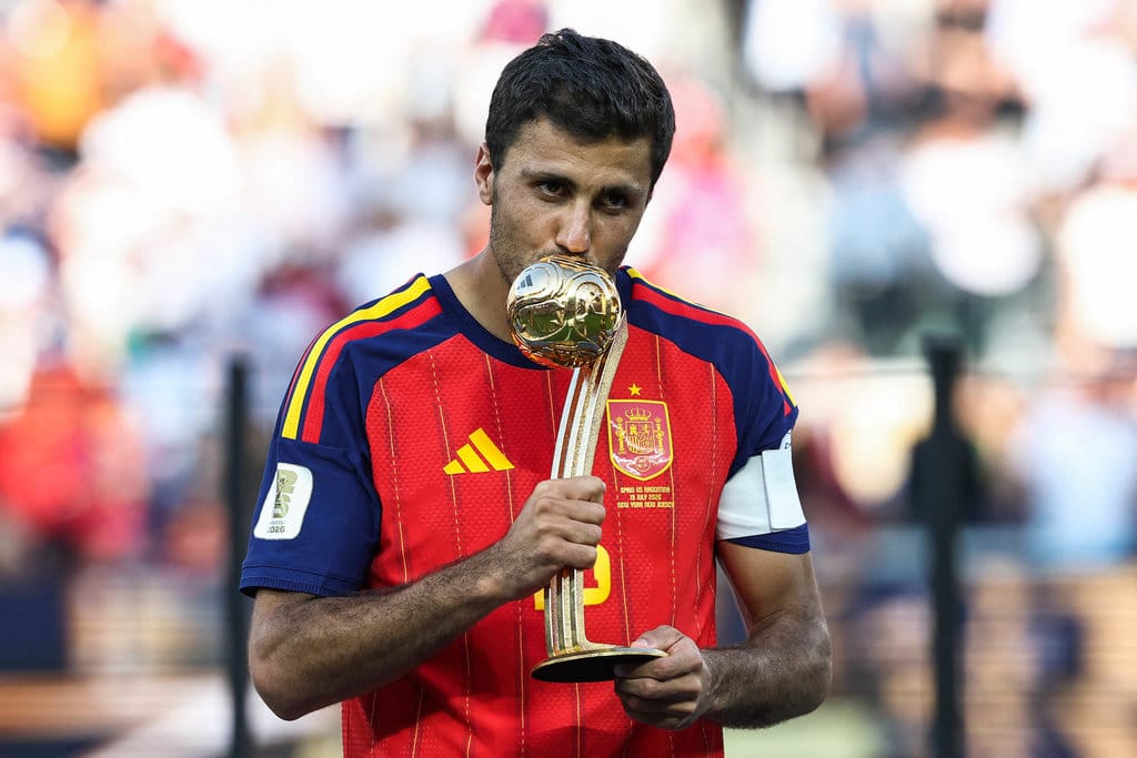 Verifikasi Rumor Transfer Rodri ke Barcelona dan Real Madrid
