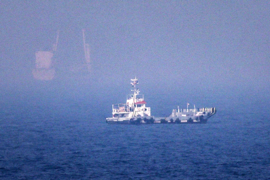 Harga Minyak Dunia Melambung Usai Pasukan AS Gempur Pulau Iran di Selat Hormuz
