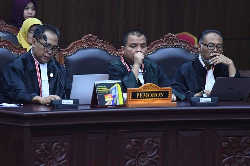 Desakan Denny Indrayana agar Prabowo Bersikap soal Ijazah Gibran