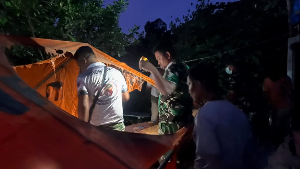 Posko Pengungsian Keluarga di Pulau Palue Hangus Terbakar