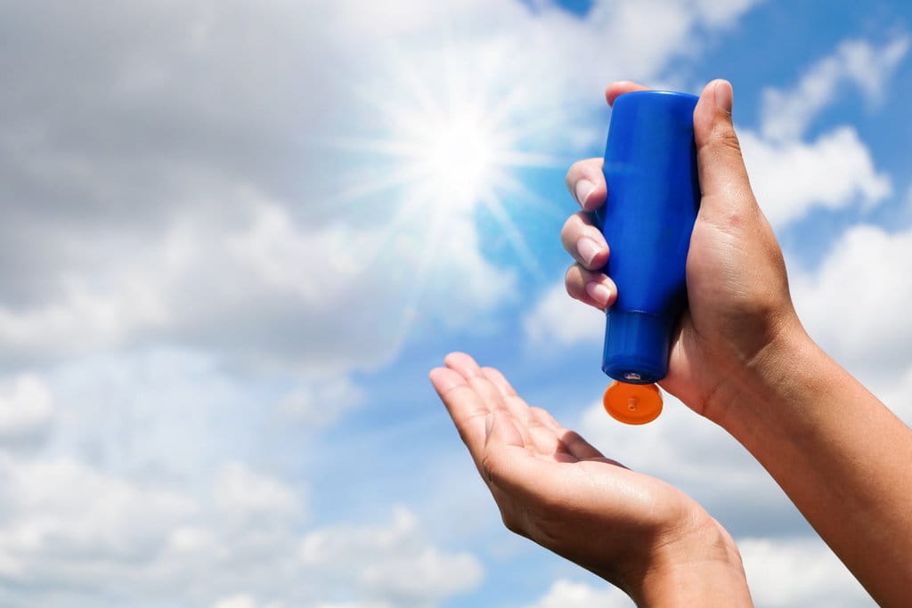 Cek Fakta: SPF 50 Lebih Aman daripada SPF 30 Saat Upacara?