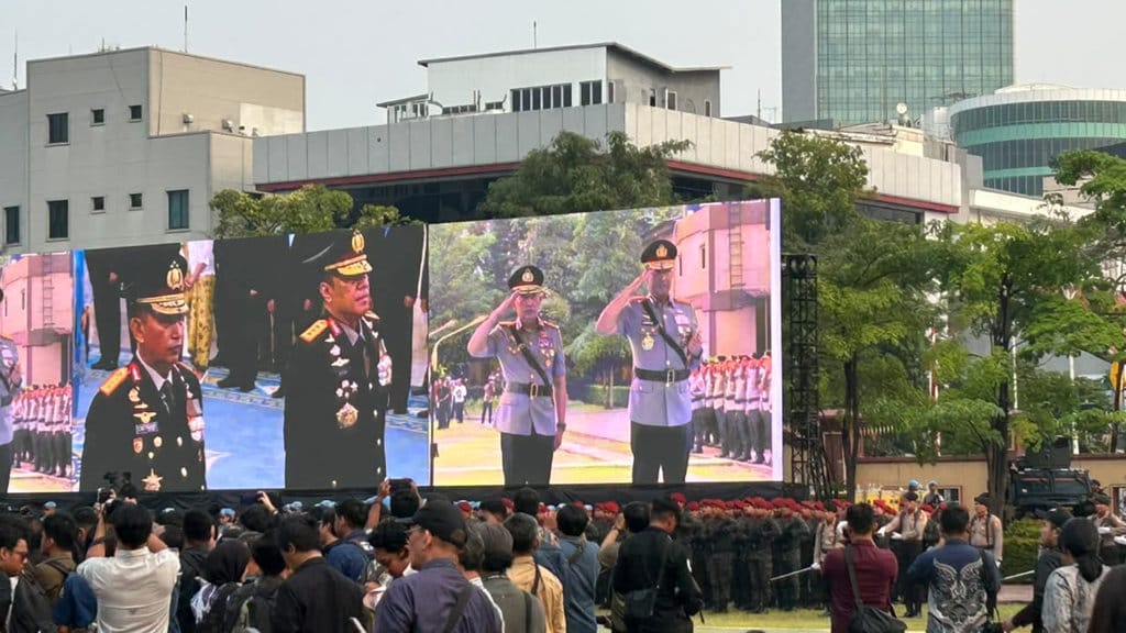 Suyudi Ario Seto Terima Panji Tribrata sebagai Kapolri Baru