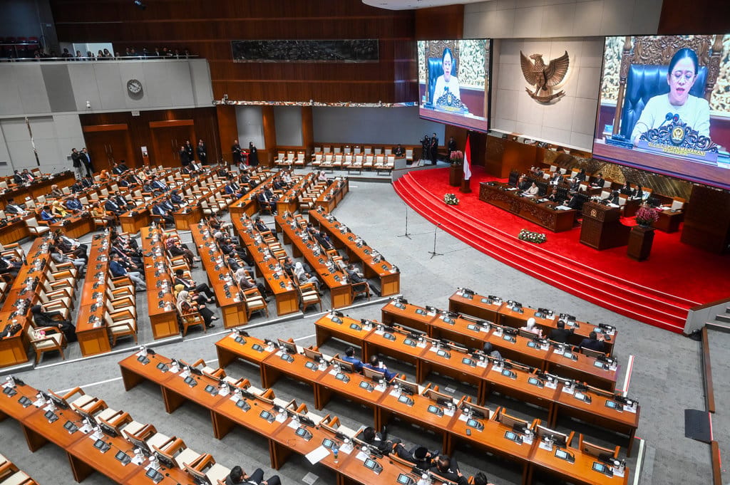 DPR Sahkan UU SDI 141 Pasal dan Sepakati RUU Perampasan Aset