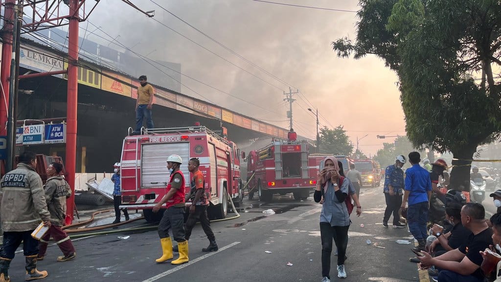 Kebakaran Toko Bangunan Trans Home Tewaskan Dua Karyawati