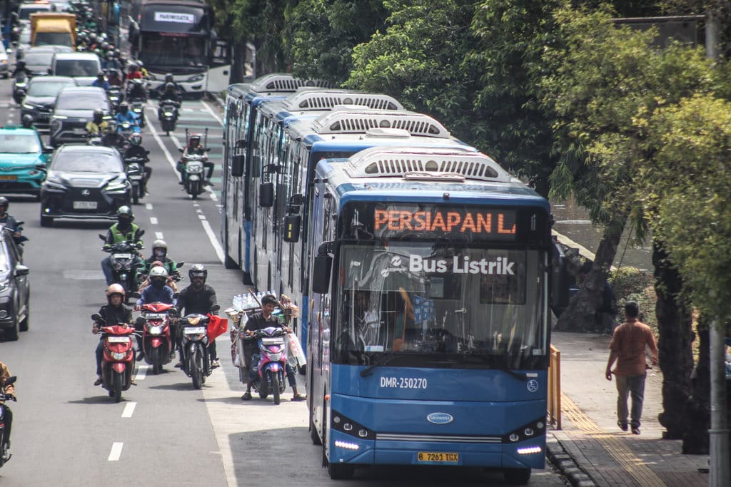 Verifikasi: Penumpang Transjakarta Diturunkan Paksa karena Bau Badan di Kampung Melayu