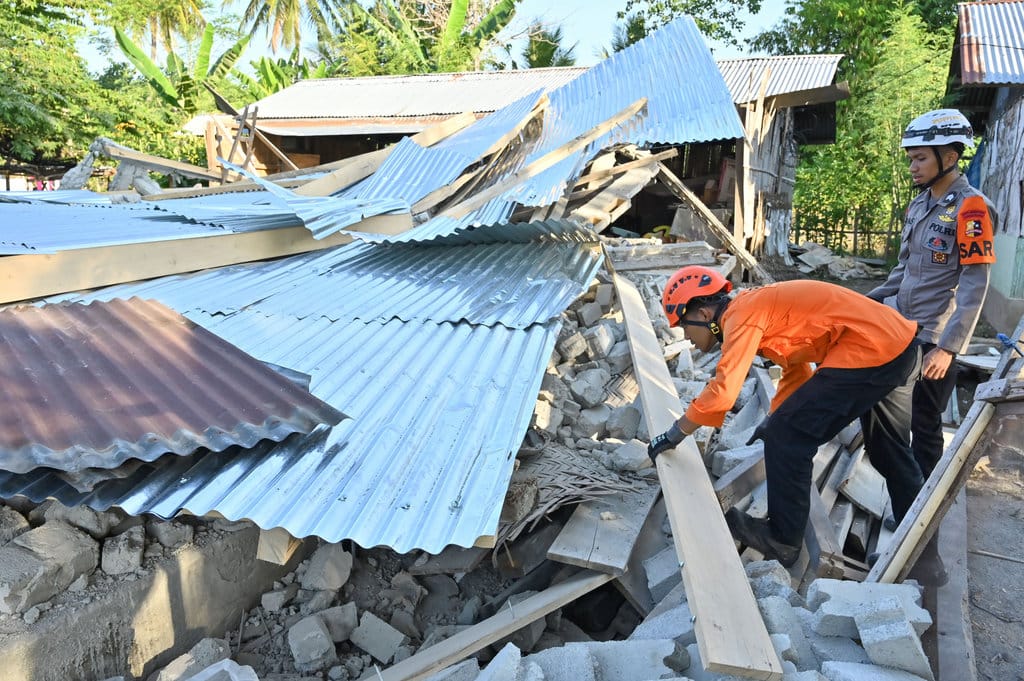 SAR Percepat Evakuasi Medis Warga Terdampak Gempa Susulan di NTT
