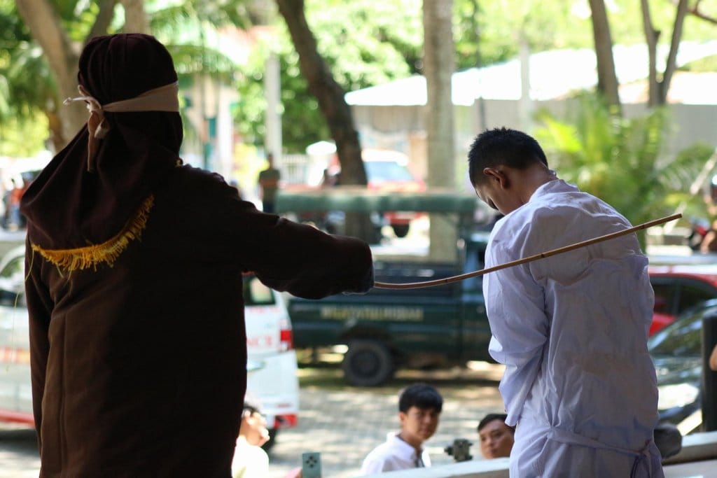 Verifikasi Detik-Detik Eksekusi Cambuk Aceh: Singkat bagi Saksi, Berat bagi Terpidana