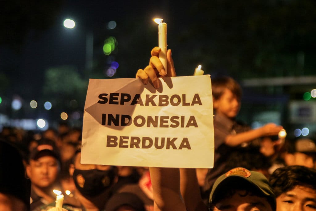 Keselamatan Atlet dan Anomali Fanatisme Suporter Sepakbola Indonesia