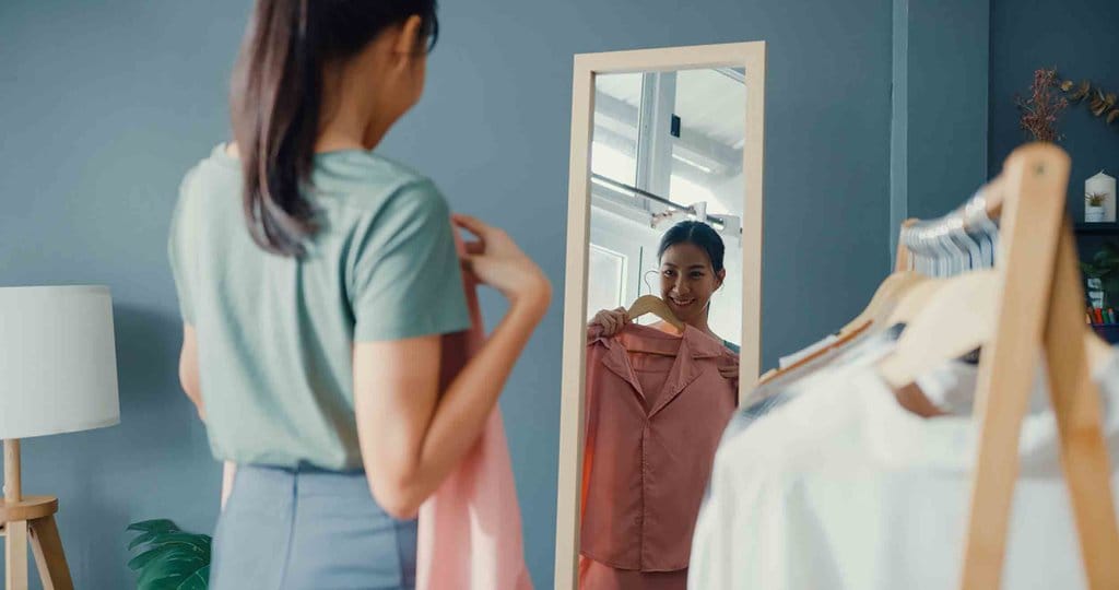 7 Warna Kain yang Mempercantik Kulit Sawo Matang